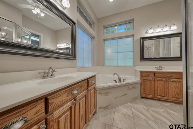 Lindale, Texas, 75771, United States, 4 Bedrooms Bedrooms, ,3 BathroomsBathrooms,Residential,For Sale,1983083