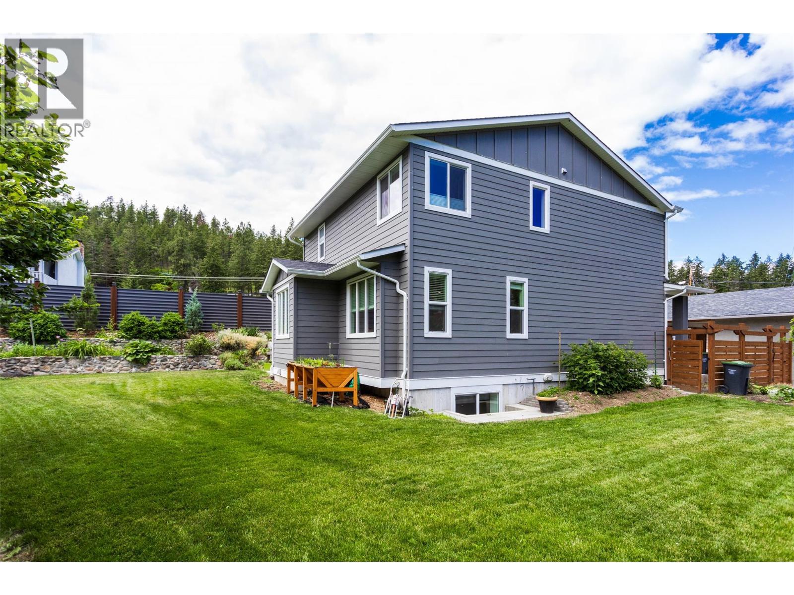 KELOWNA, British Columbia, V1V 1E2, CA, 4 Bedrooms Bedrooms, ,3 BathroomsBathrooms,Residential,For Sale,1961625