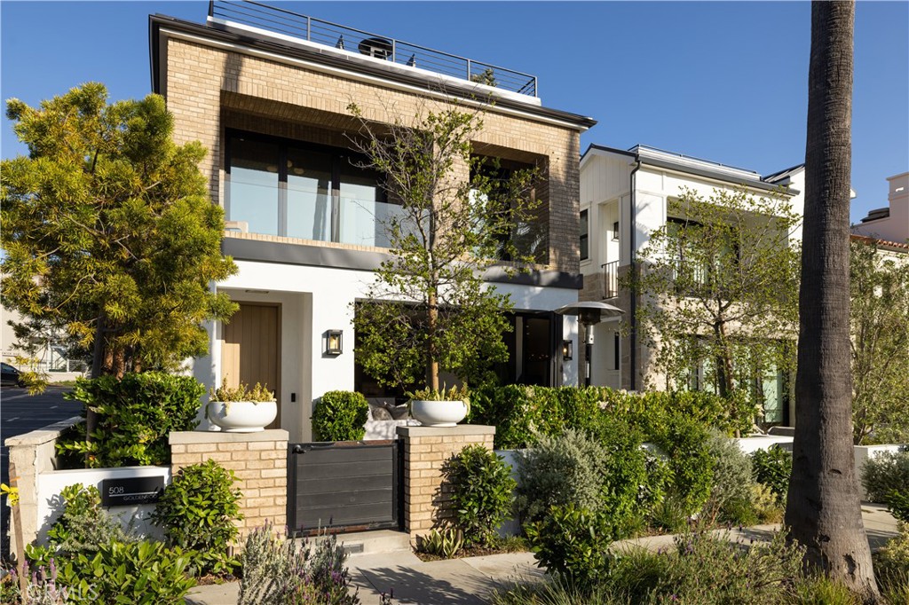 Corona del Mar, California, 92625, United States, 3 Bedrooms Bedrooms, ,4 BathroomsBathrooms,Residential,For Sale,1837053