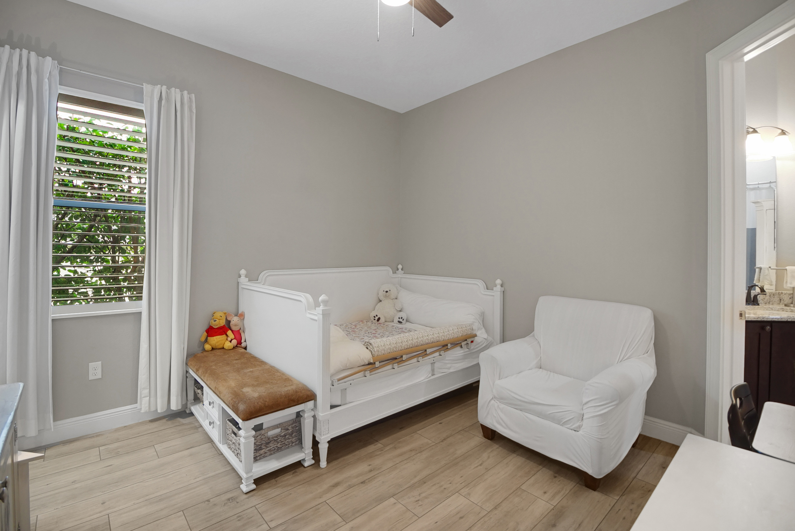 Lady Lake, Florida, 32159, United States, 4 Bedrooms Bedrooms, ,3 BathroomsBathrooms,Residential,For Sale,1922076