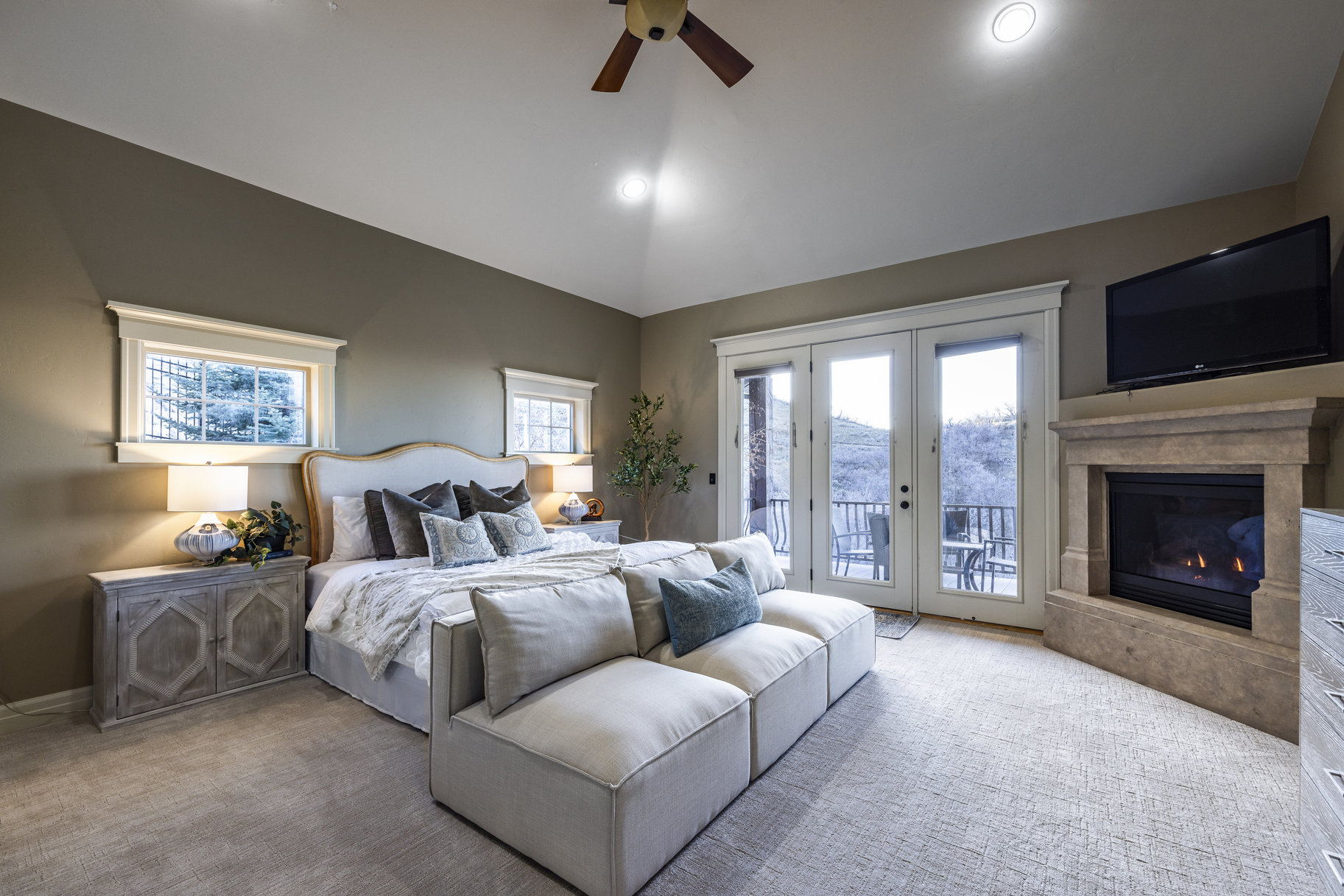  Mountain Views, Trail Access & Luxury East Bench Living - 物件實景