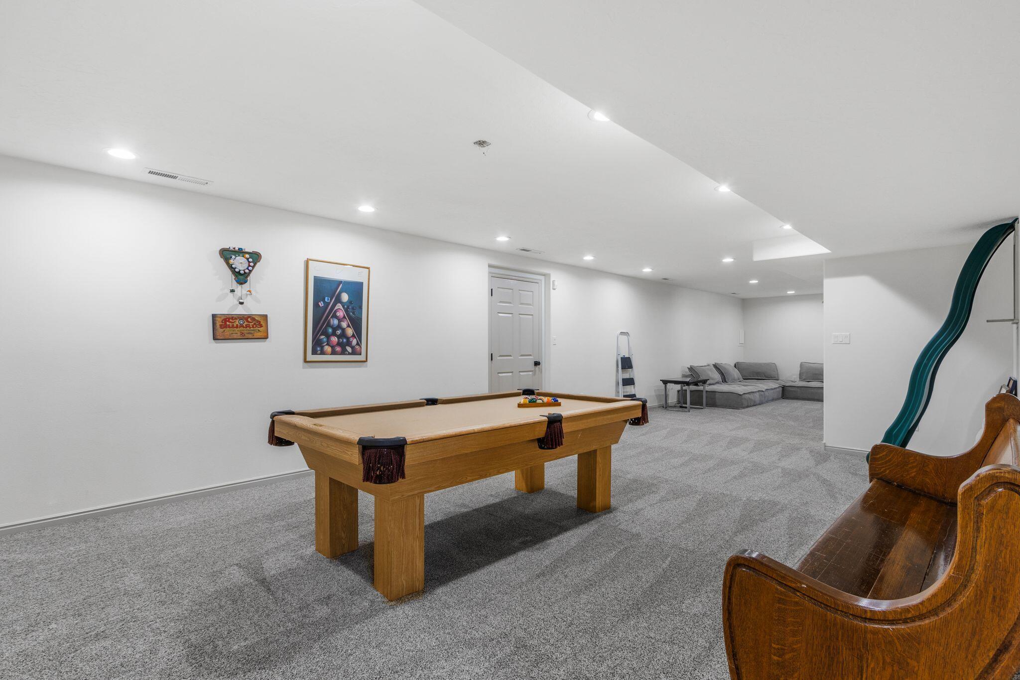 Parowan, Utah, 84761, United States, 6 Bedrooms Bedrooms, ,5 BathroomsBathrooms,Residential,For Sale,1995430