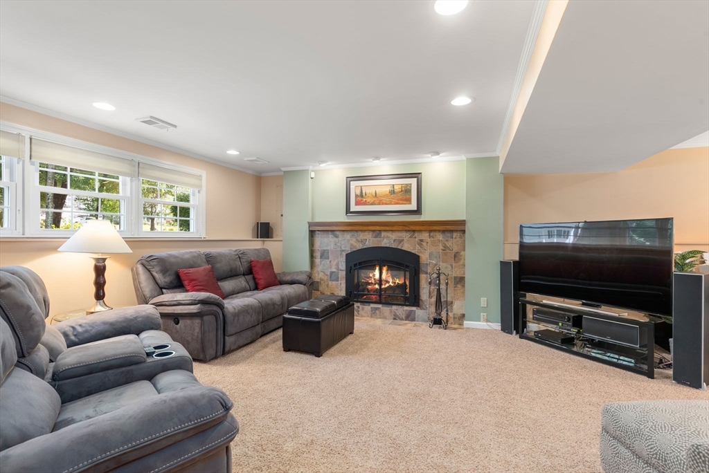 Agawam, Massachusetts, 01030, United States, 4 Bedrooms Bedrooms, ,3 BathroomsBathrooms,Residential,For Sale,1933274