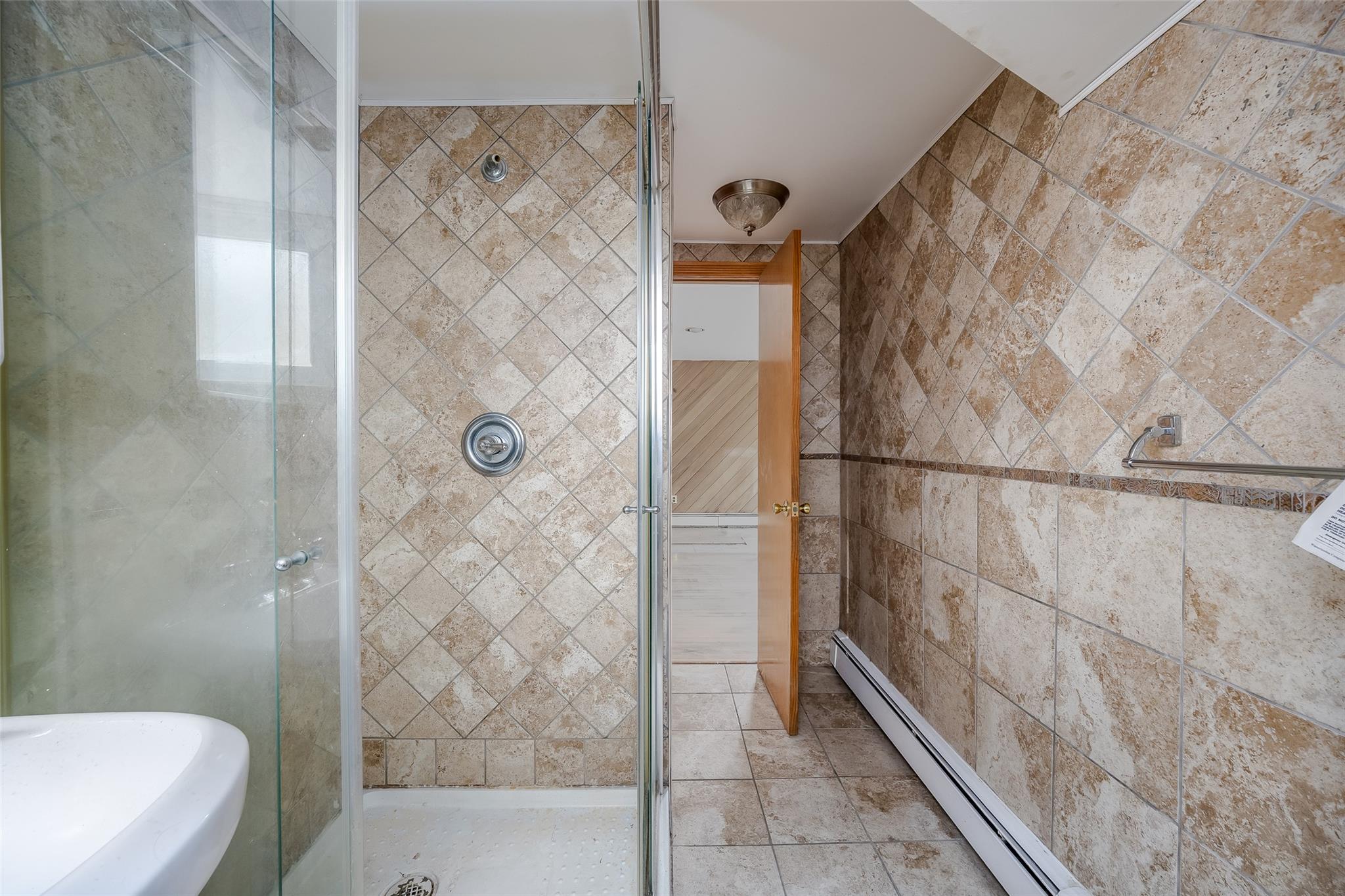 Freeport, New York, 11520, United States, 4 Bedrooms Bedrooms, ,2 BathroomsBathrooms,Residential,For Sale,1893600