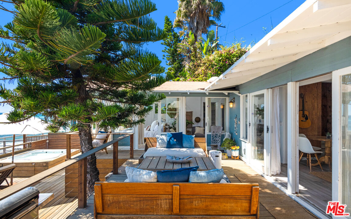 Malibu, California, 90265, United States, 3 Bedrooms Bedrooms, ,2 BathroomsBathrooms,Residential,For Sale,1992051