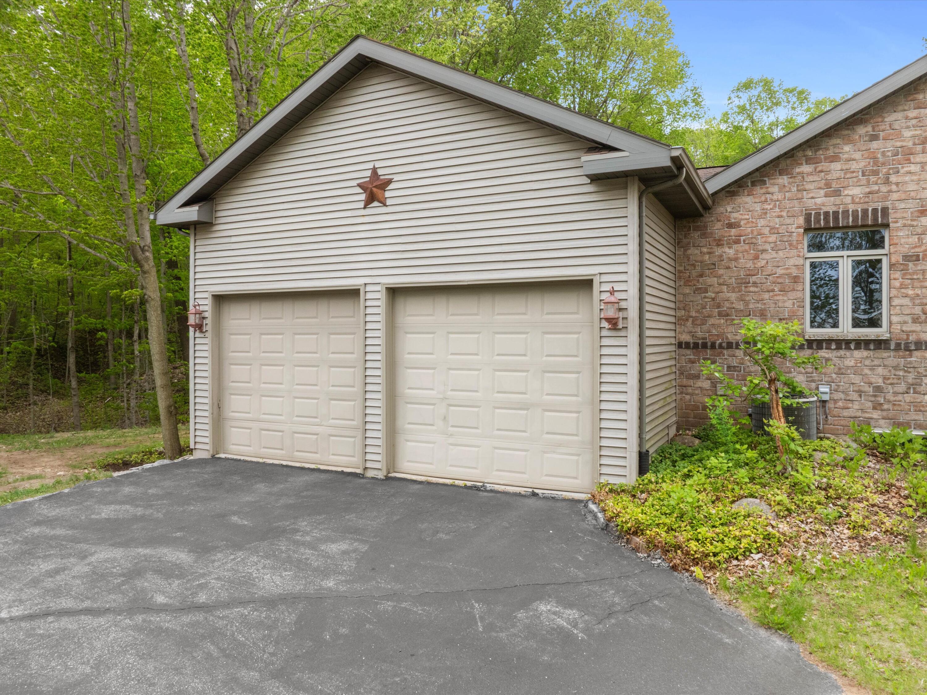 Eaton, Wisconsin, 54245, United States, 3 Bedrooms Bedrooms, ,4 BathroomsBathrooms,Residential,For Sale,1926569
