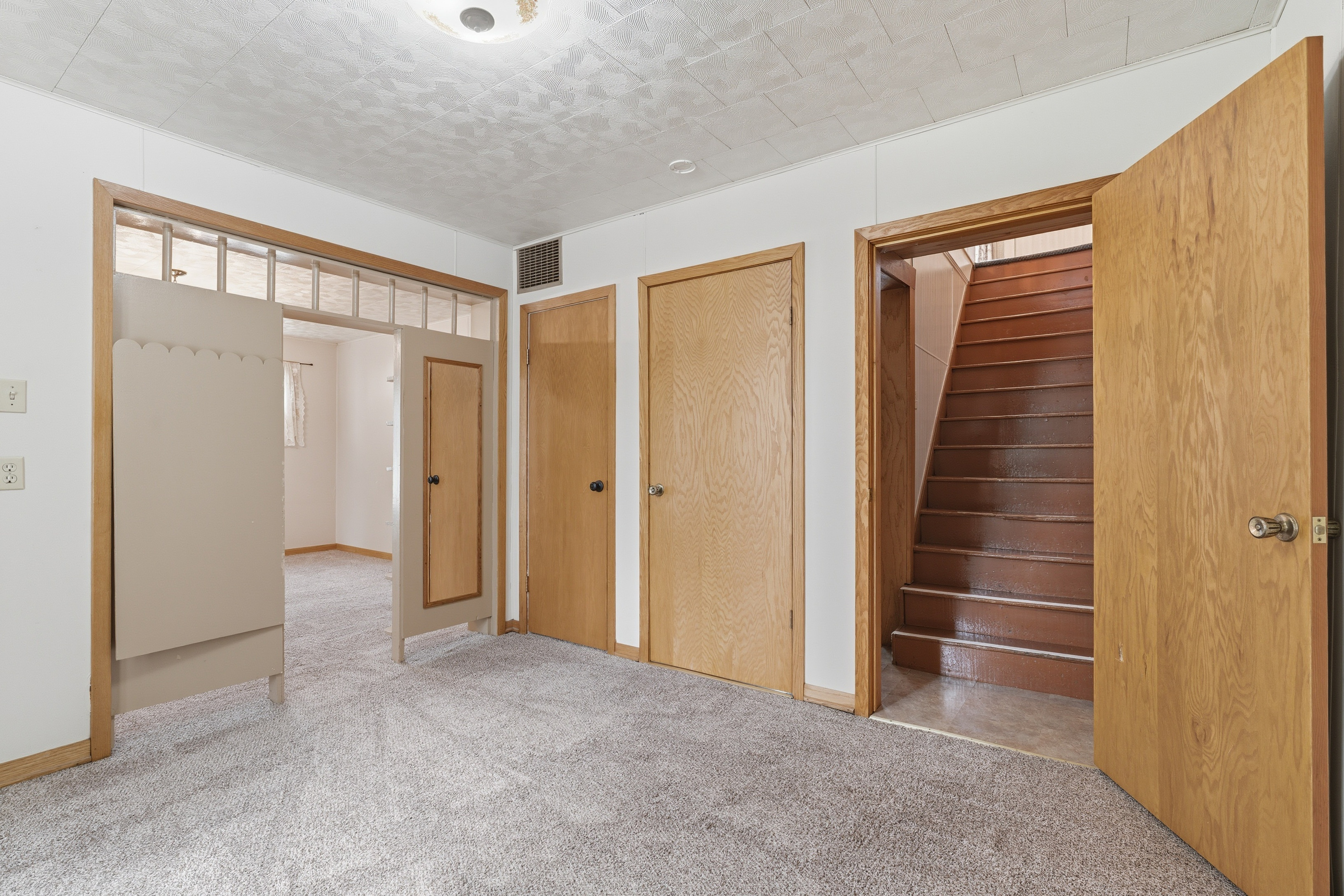  Charming Corner Lot Living in the Heart of Elgin - 物件實景