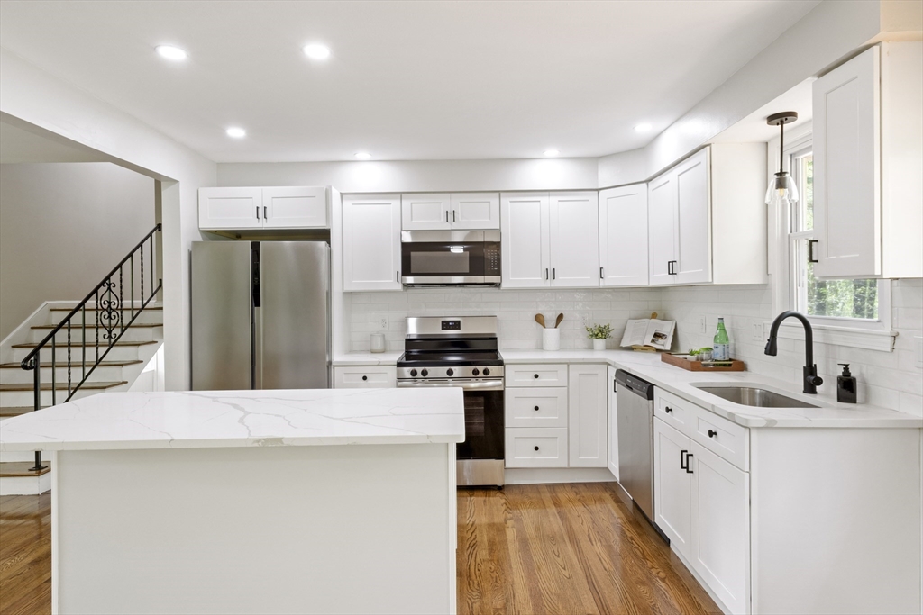 Mansfield, Massachusetts, 02048, United States, 4 Bedrooms Bedrooms, ,2 BathroomsBathrooms,Residential,For Sale,1942588