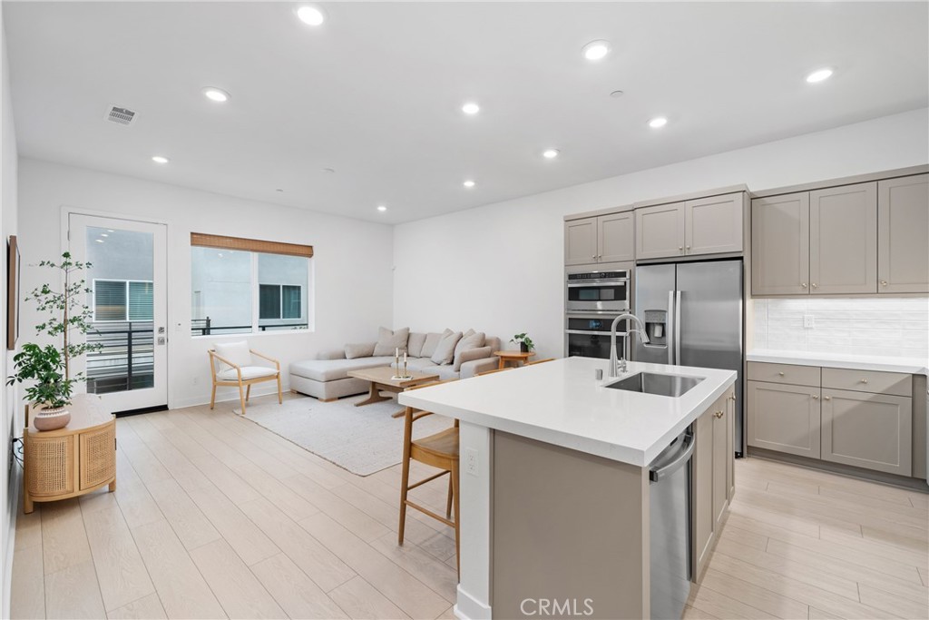 Irvine, California, 92618, United States, 1 Bedroom Bedrooms, ,1 BathroomBathrooms,Residential,For Sale,1707391