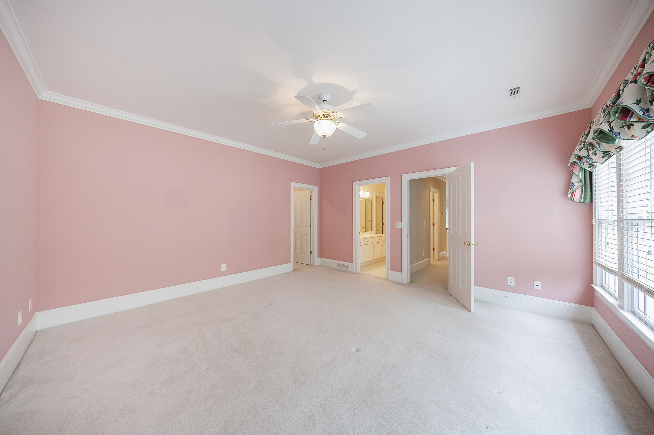  A Rare Opportunity to Own a Developer-Designed Lakefront Estate - 物件實景