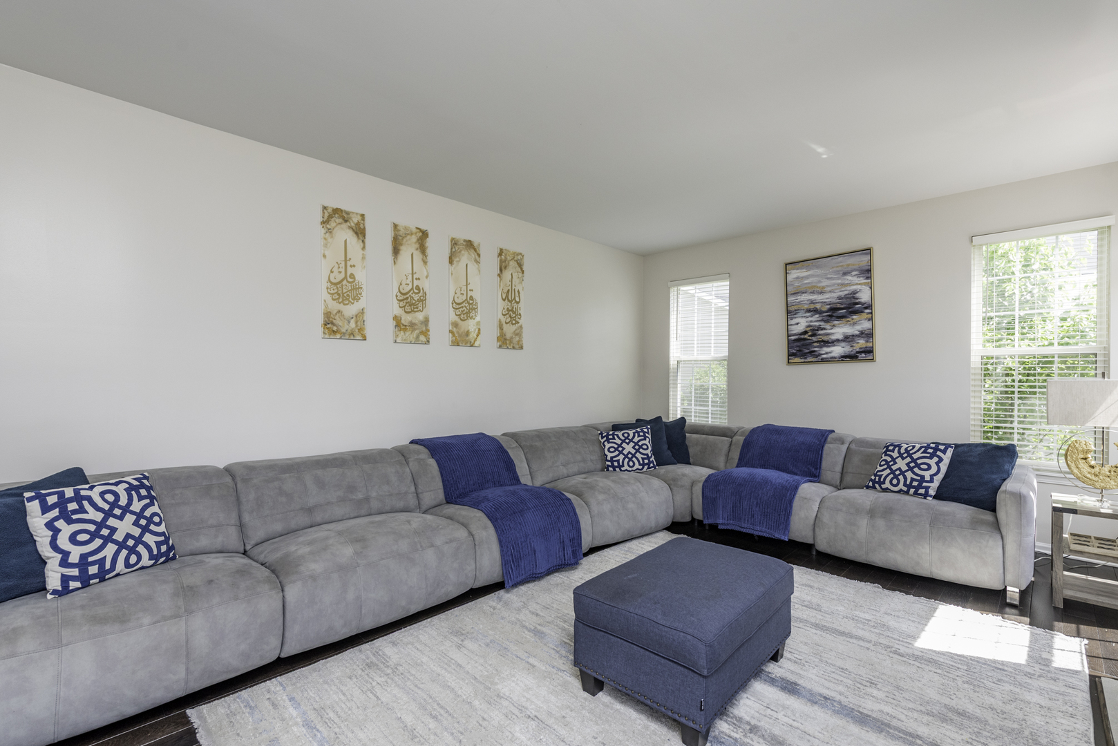 Lindenhurst, Illinois, 60046, United States, 5 Bedrooms Bedrooms, ,3 BathroomsBathrooms,Residential,For Sale,1874221