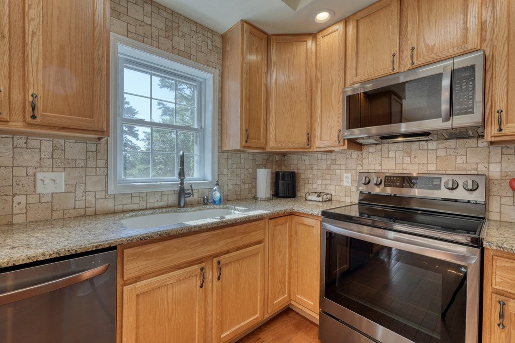Murphy, North Carolina, 28906, United States, 3 Bedrooms Bedrooms, ,3 BathroomsBathrooms,Residential,For Sale,1902366