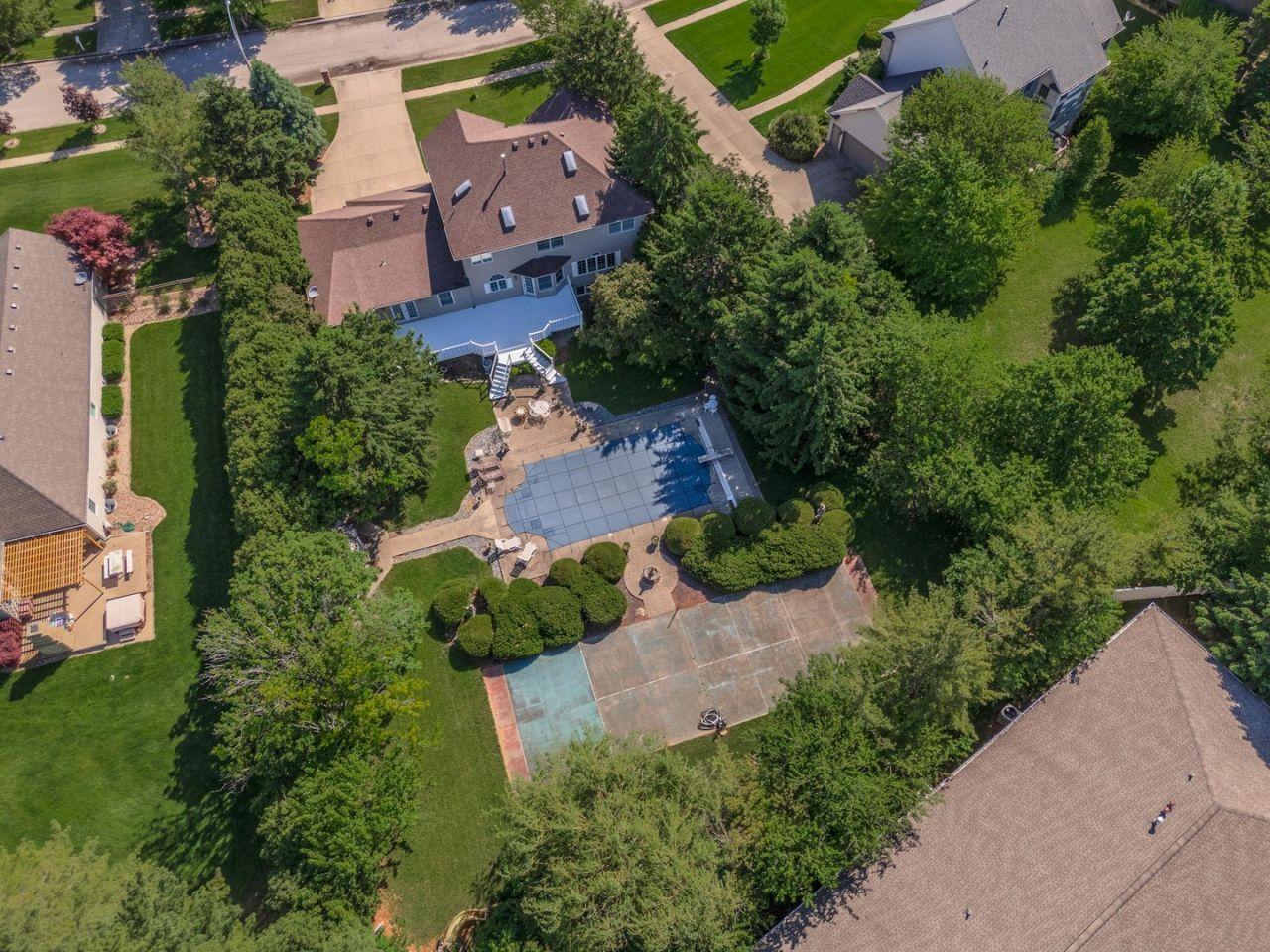 Bloomington, Illinois, 61704, United States, 6 Bedrooms Bedrooms, ,5 BathroomsBathrooms,Residential,For Sale,1793888