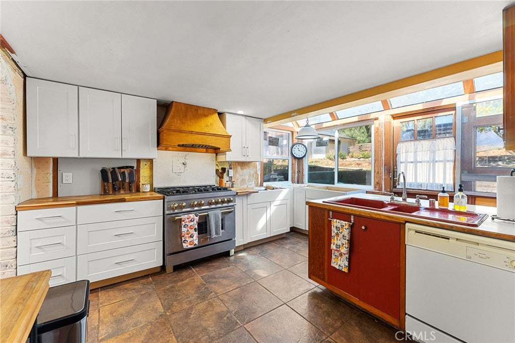 Banning, California, 92220, United States, 6 Bedrooms Bedrooms, ,4 BathroomsBathrooms,Residential,For Sale,1977497