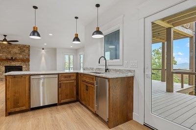 Blairsville, Georgia, 30512, United States, 4 Bedrooms Bedrooms, ,6 BathroomsBathrooms,Residential,For Sale,1940462