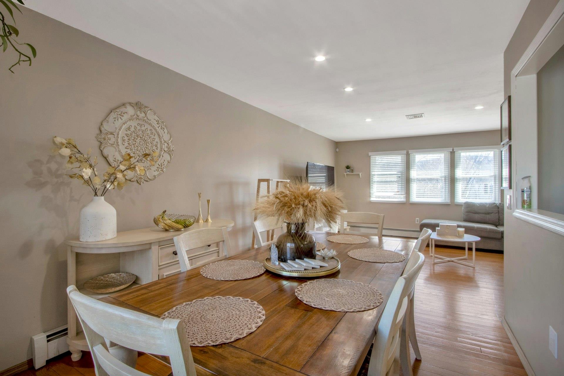 Washingtonville, New York, 10992, United States, 4 Bedrooms Bedrooms, ,2 BathroomsBathrooms,Residential,For Sale,1888612