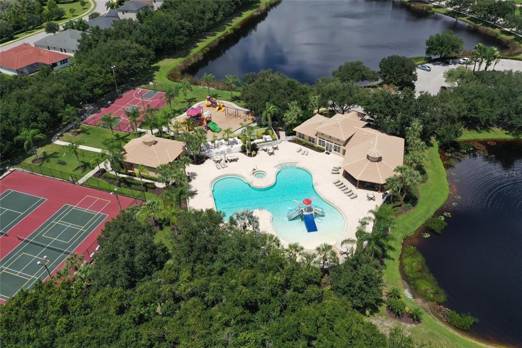 Bradenton, Florida, 34212, United States, 2 Bedrooms Bedrooms, ,2 BathroomsBathrooms,Residential,For Sale,1948137