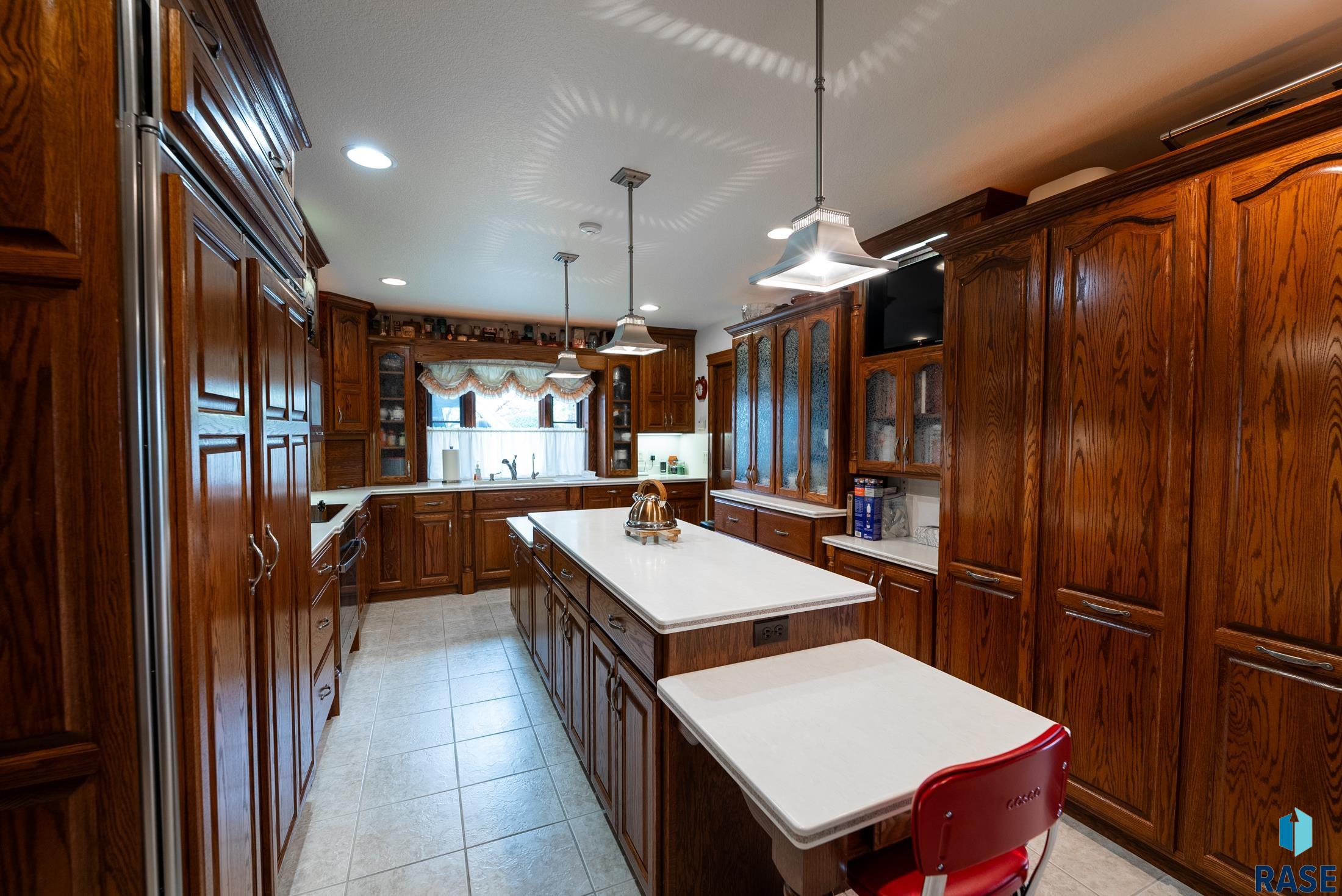 Yankton, South Dakota, 57078, United States, 6 Bedrooms Bedrooms, ,4 BathroomsBathrooms,Residential,For Sale,1975294