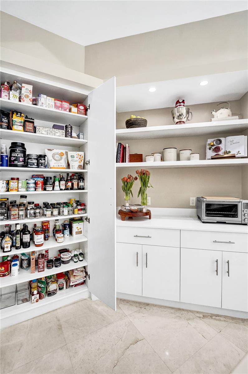 Weston, Florida, 33327, United States, 5 Bedrooms Bedrooms, ,3 BathroomsBathrooms,Residential,For Sale,1991859