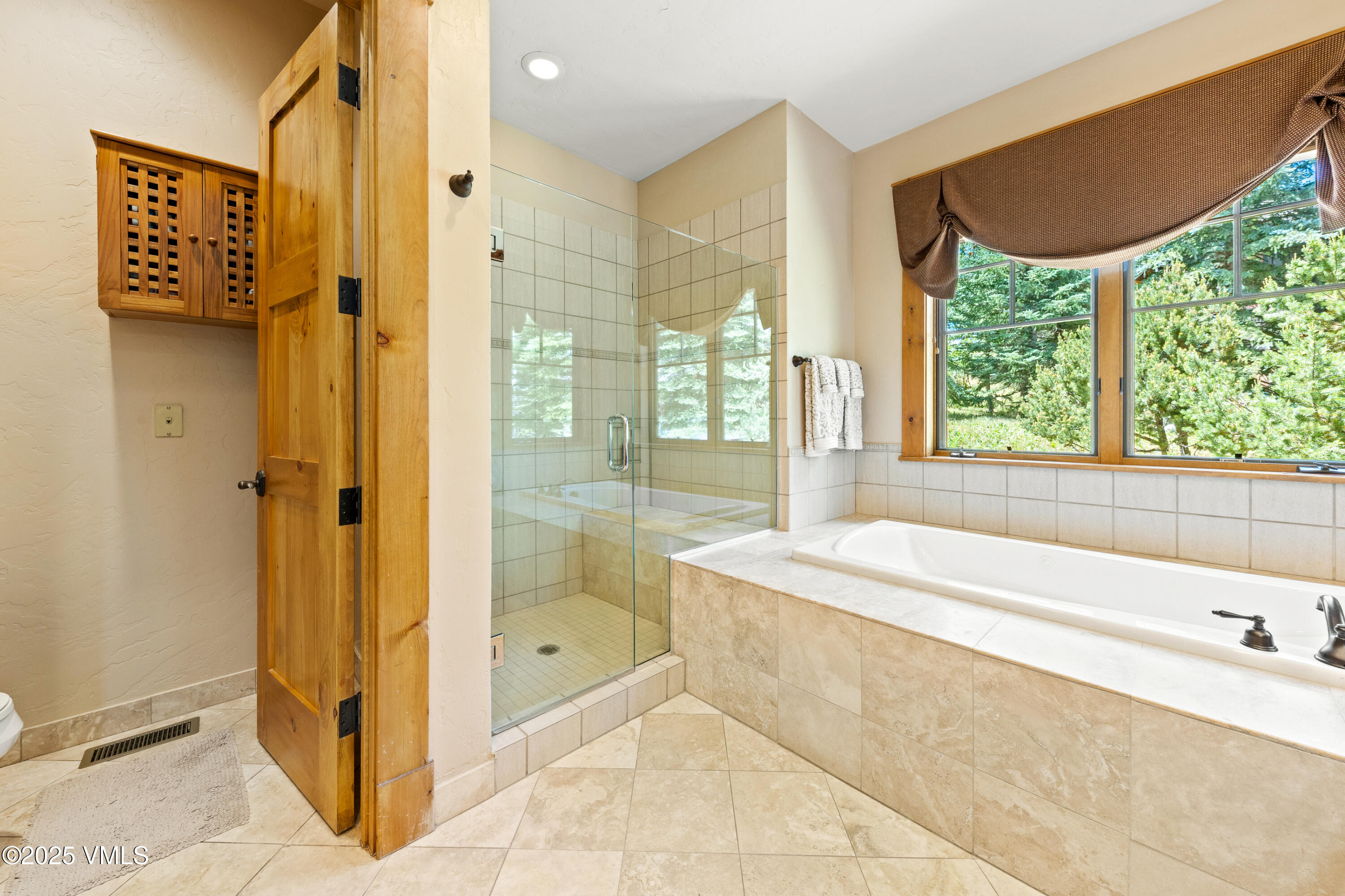 Edwards, Colorado, 81632, United States, 5 Bedrooms Bedrooms, ,6 BathroomsBathrooms,Residential,For Sale,1901108