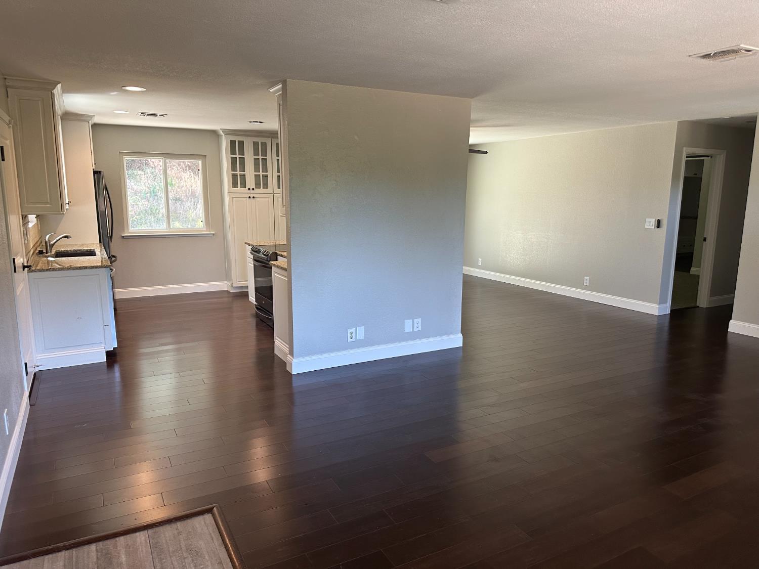 Shingle Springs, California, 95682, United States, 3 Bedrooms Bedrooms, ,2 BathroomsBathrooms,Residential,For Sale,1882228