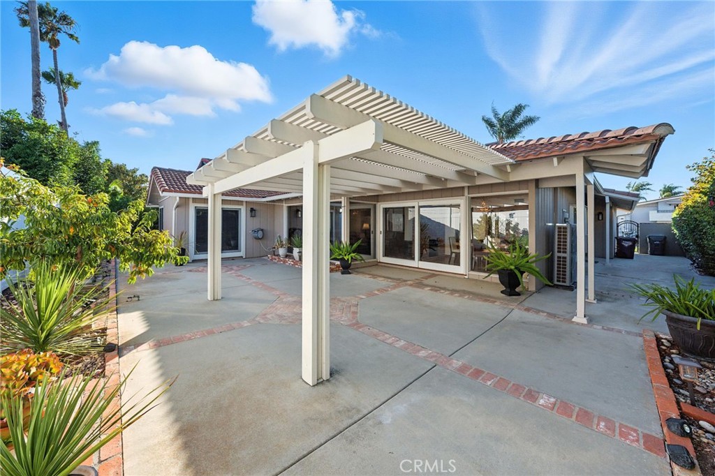 Huntington Beach, California, 92649, United States, 3 Bedrooms Bedrooms, ,2 BathroomsBathrooms,Residential,For Sale,1901956