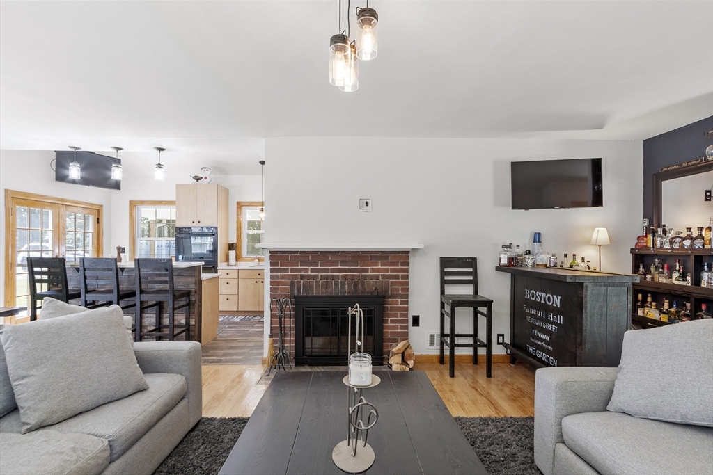 Framingham, Massachusetts, 01701, United States, 4 Bedrooms Bedrooms, ,3 BathroomsBathrooms,Residential,For Sale,1939196