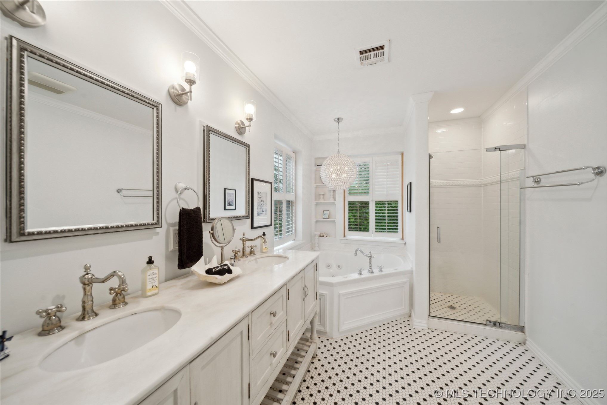 Tulsa, Oklahoma, 74114, United States, 4 Bedrooms Bedrooms, ,4 BathroomsBathrooms,Residential,For Sale,1795496