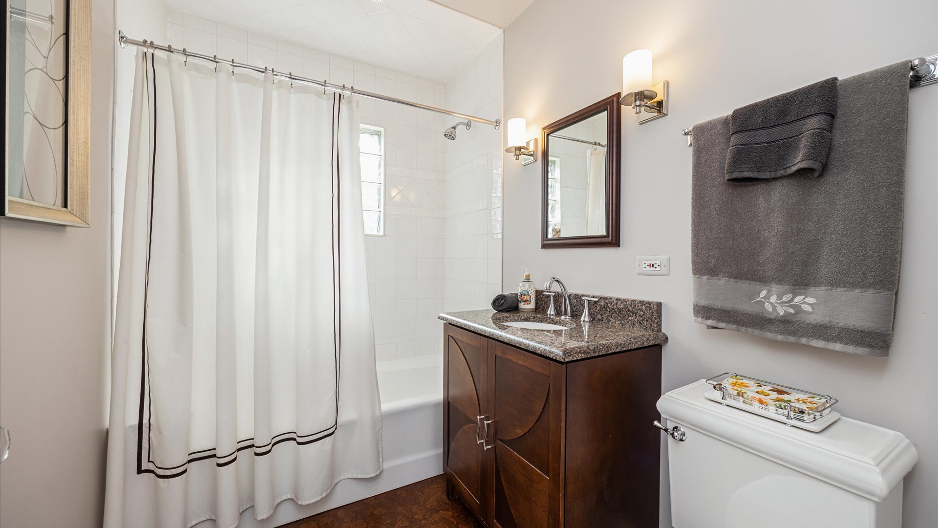 La Grange, Illinois, 60525, United States, 3 Bedrooms Bedrooms, ,3 BathroomsBathrooms,Residential,For Sale,1991059