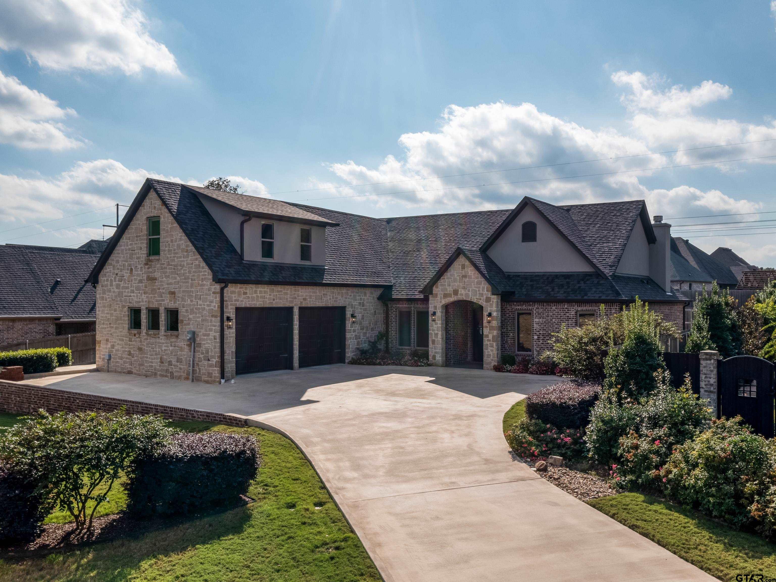 Tyler, Texas, 75703, United States, 3 Bedrooms Bedrooms, ,3 BathroomsBathrooms,Residential,For Sale,1985423