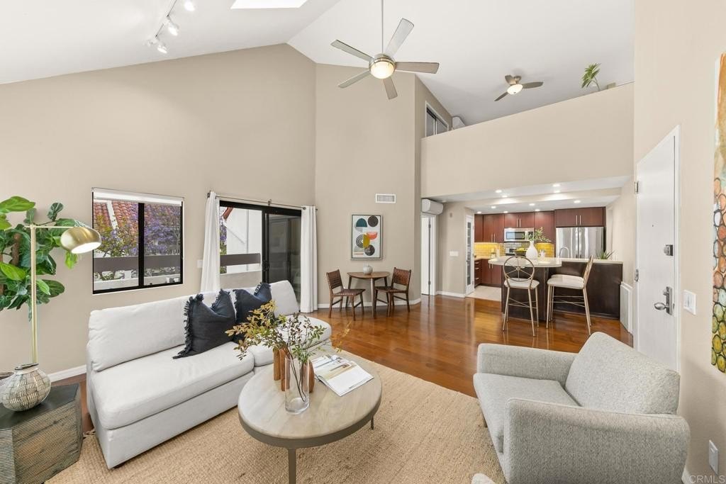 San Diego, California, 92101, United States, 2 Bedrooms Bedrooms, ,2 BathroomsBathrooms,Residential,For Sale,1760340