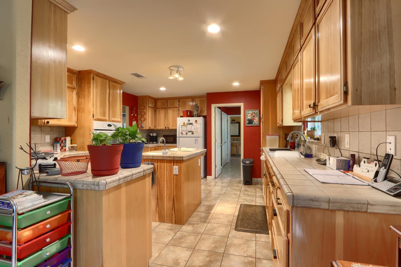 Mariposa, California, 95338, United States, 3 Bedrooms Bedrooms, ,2 BathroomsBathrooms,Residential,For Sale,1974178