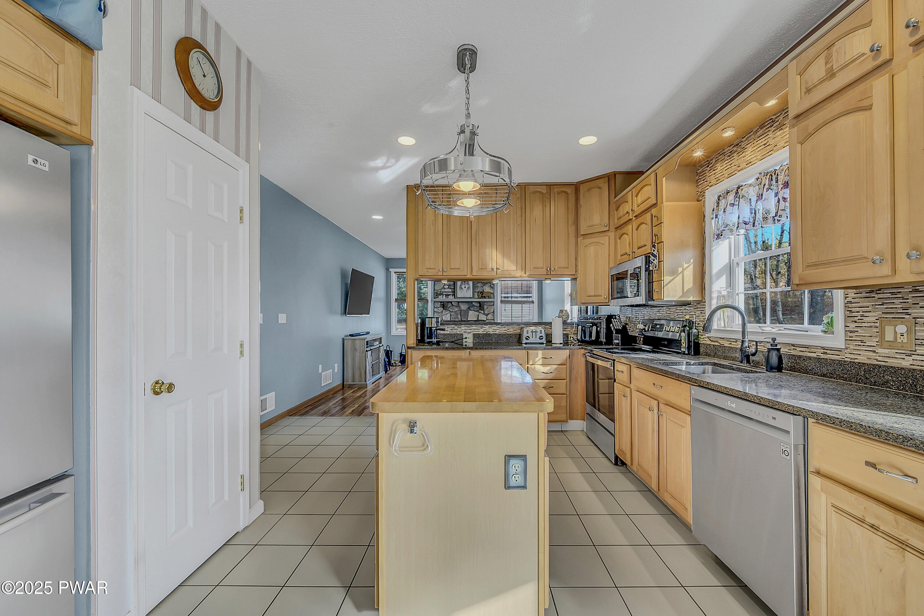 Moscow, Pennsylvania, 18444, United States, 4 Bedrooms Bedrooms, ,3 BathroomsBathrooms,Residential,For Sale,1987034