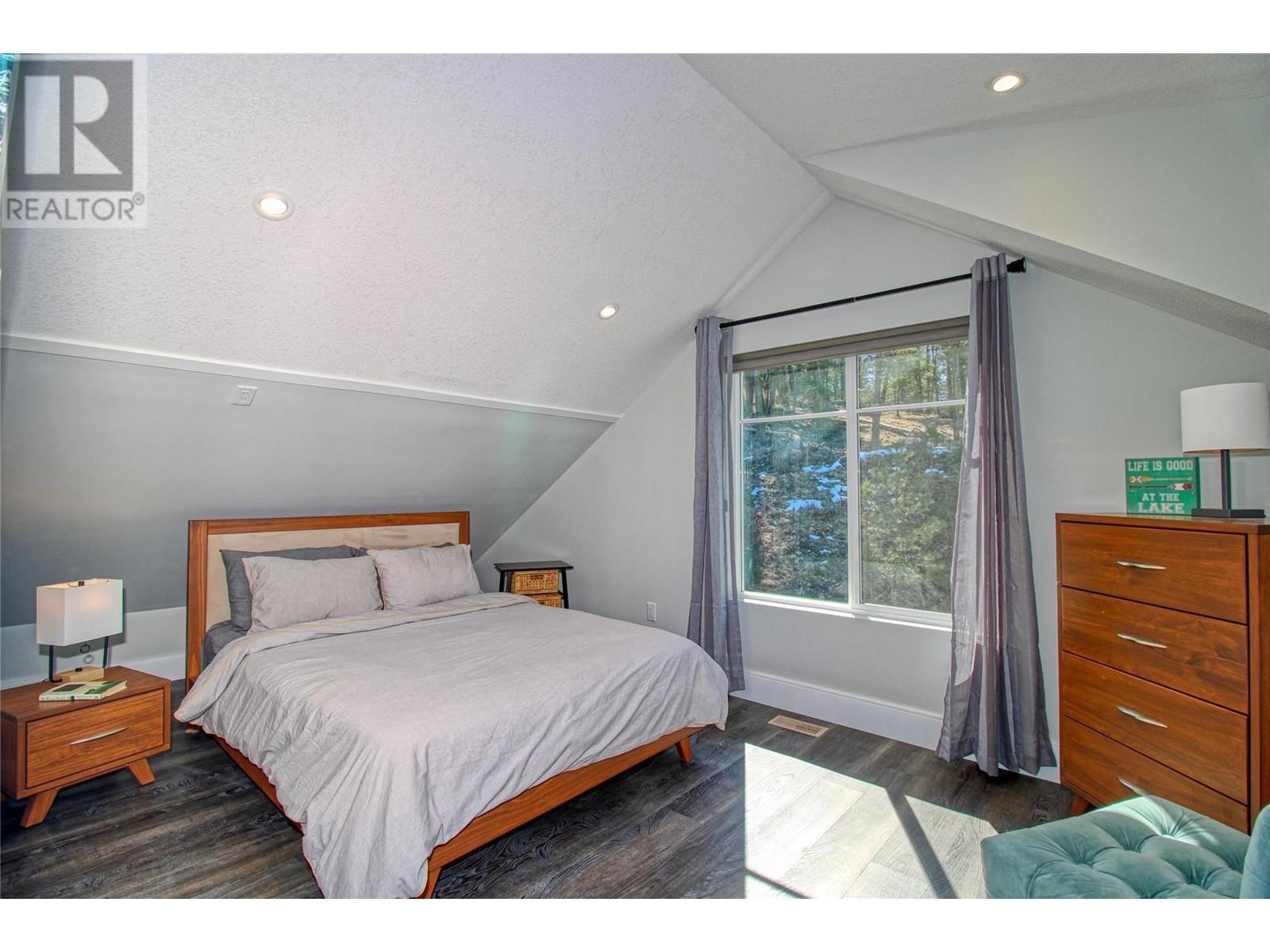 KELOWNA, British Columbia, V1Z 3R8, CA, 3 Bedrooms Bedrooms, ,3 BathroomsBathrooms,Residential,For Sale,1951197