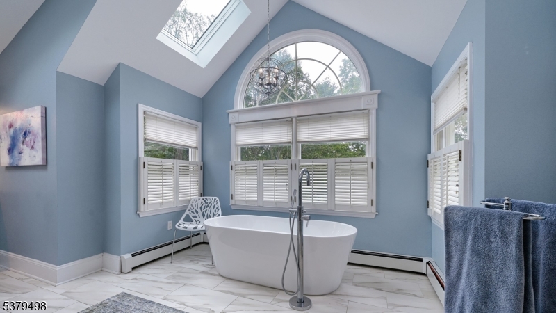 Kinnelon Boro, New Jersey, 07405, United States, 4 Bedrooms Bedrooms, ,5 BathroomsBathrooms,Residential,For Sale,1932382
