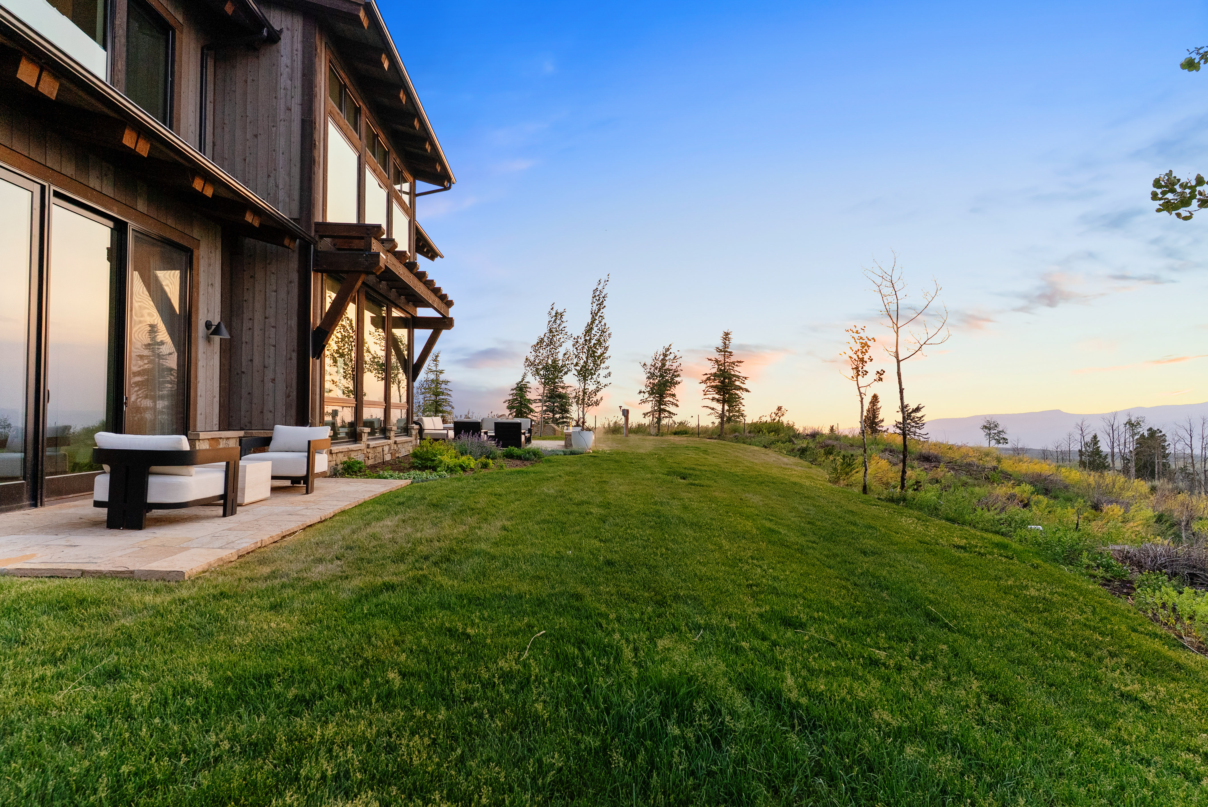  Mountain Modern Luxury Meets Effortless Cordillera Living at 145 Gore Trail - 物件實景