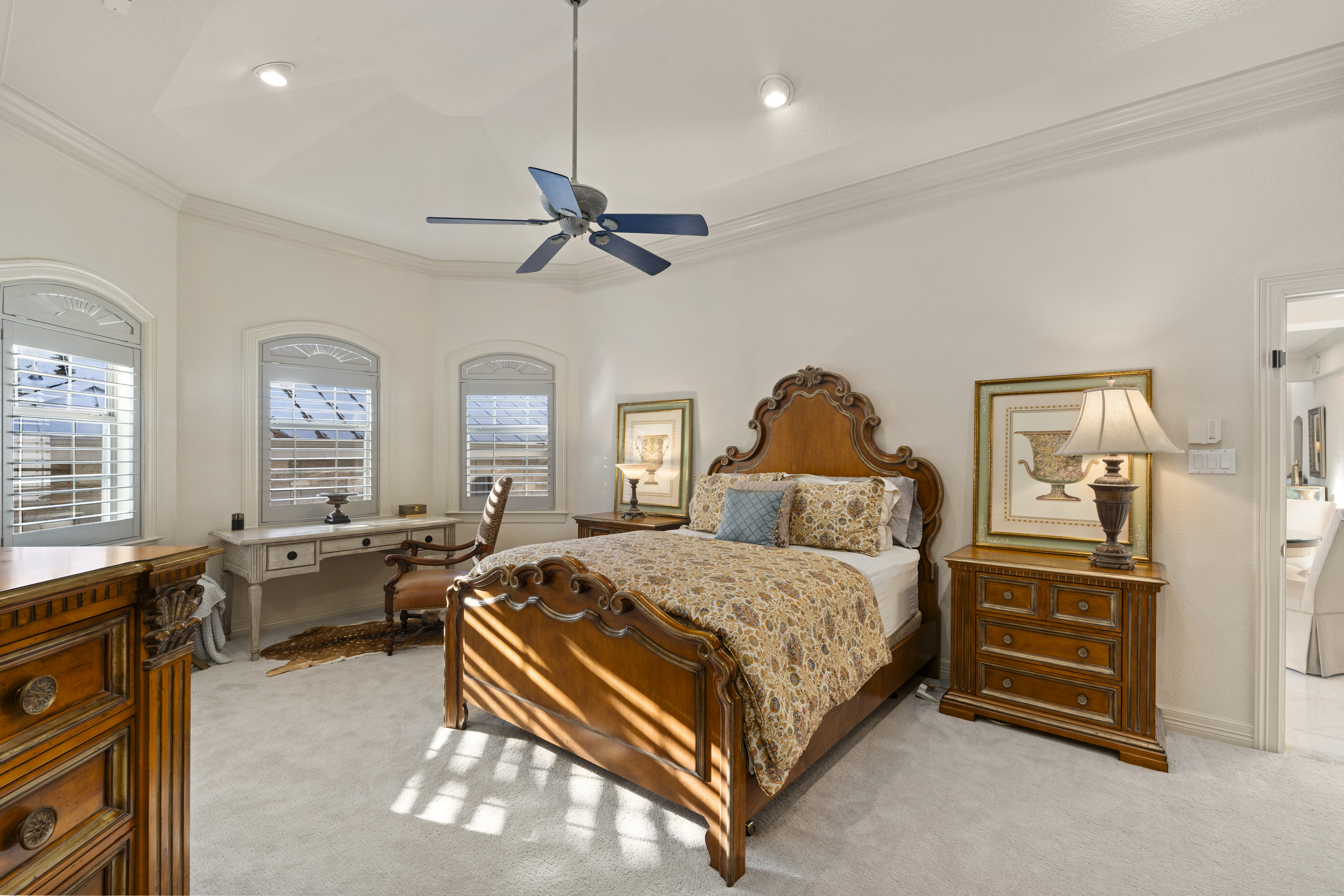  Updated Home with Captivating Interior Features - 物件實景