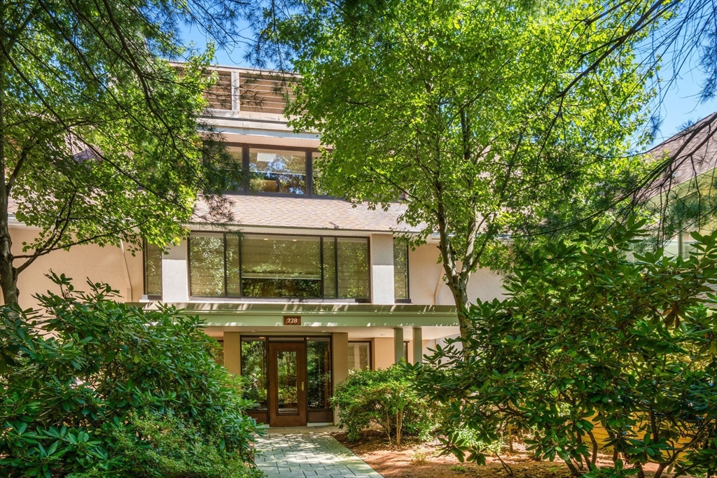 Boston, Massachusetts, 02467, United States, 2 Bedrooms Bedrooms, ,3 BathroomsBathrooms,Residential,For Sale,1940197