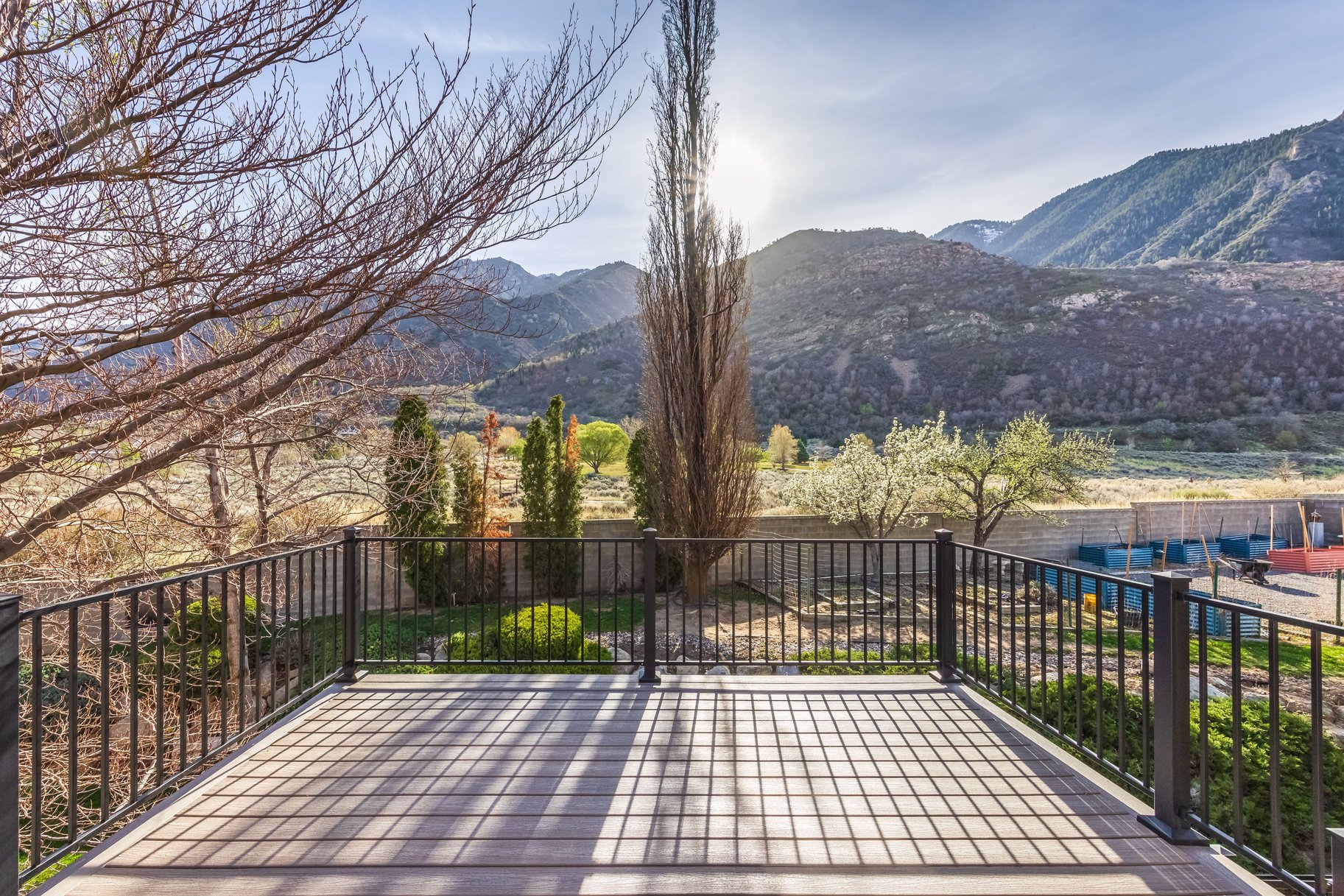  Updated Sandy Home With One of a Kind Location With Unobstructed Mountain Views - 物件實景