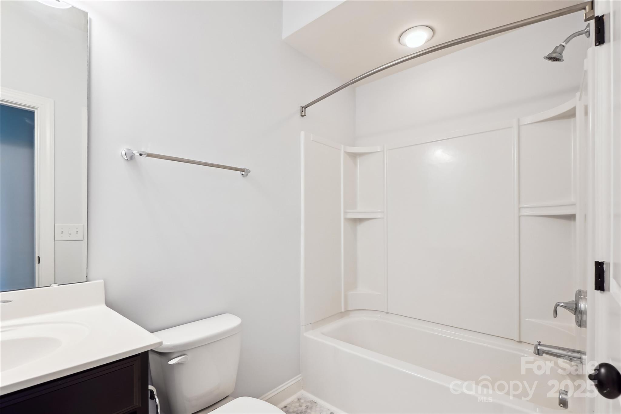 Fort Mill, South Carolina, 29708, United States, 5 Bedrooms Bedrooms, ,5 BathroomsBathrooms,Residential,For Sale,1896141