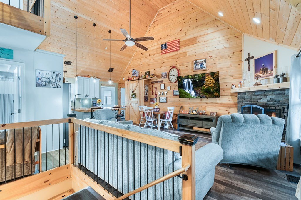 Blairsville, Georgia, 30512, United States, 3 Bedrooms Bedrooms, ,3 BathroomsBathrooms,Residential,For Sale,1979899