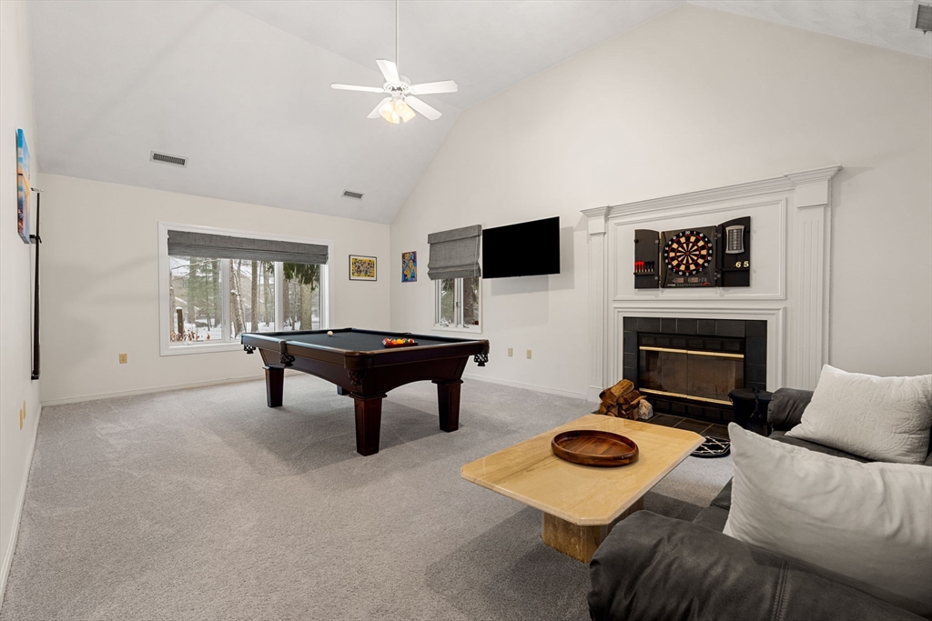 Haverhill, Massachusetts, 01830, United States, 2 Bedrooms Bedrooms, ,3 BathroomsBathrooms,Residential,For Sale,2001775