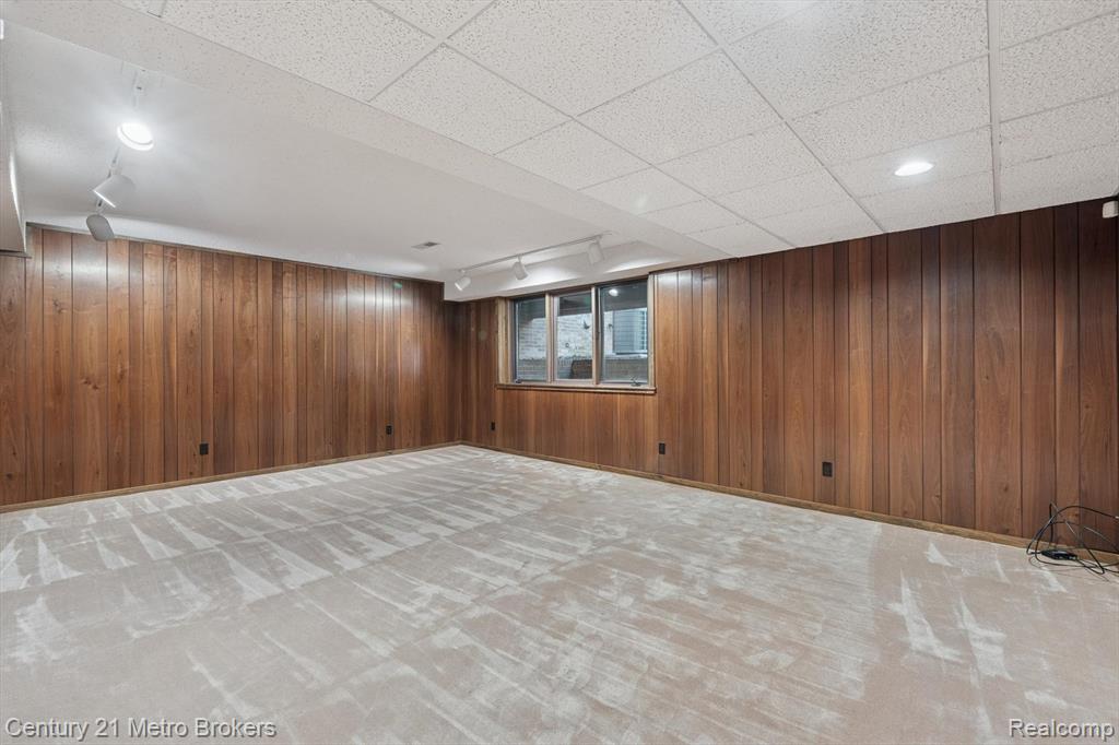 Grand Blanc, Michigan, 48439, United States, 3 Bedrooms Bedrooms, ,5 BathroomsBathrooms,Residential,For Sale,1986103