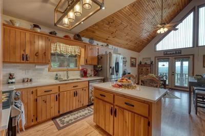 Murphy, North Carolina, 28906, United States, 3 Bedrooms Bedrooms, ,3 BathroomsBathrooms,Residential,For Sale,1917249