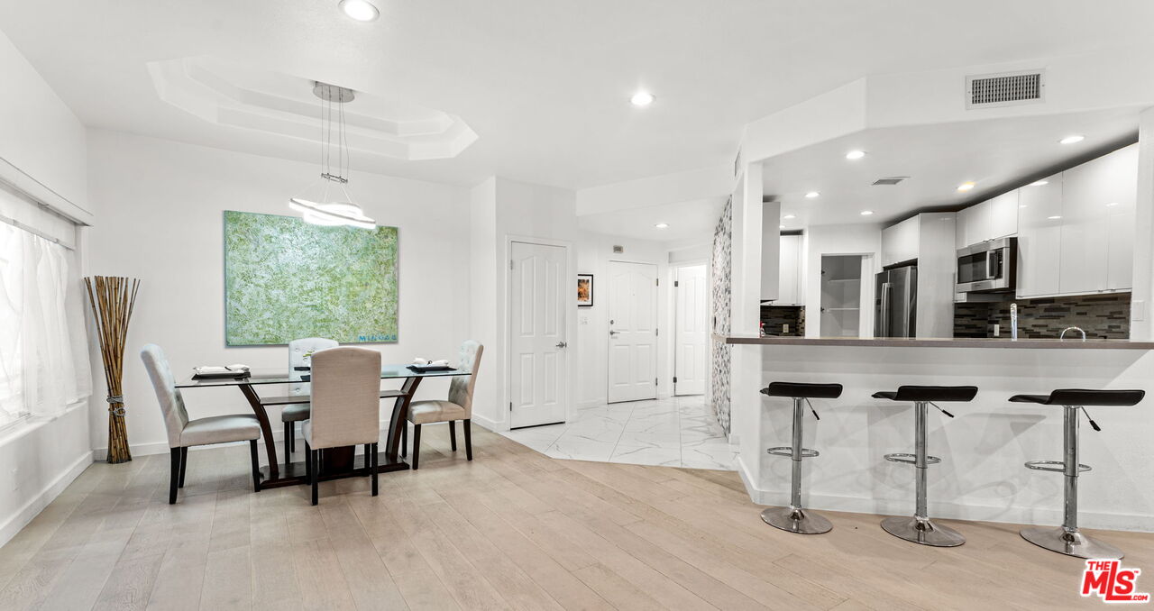 Los Angeles, California, 90049, United States, 2 Bedrooms Bedrooms, ,3 BathroomsBathrooms,Residential,For Sale,2003459