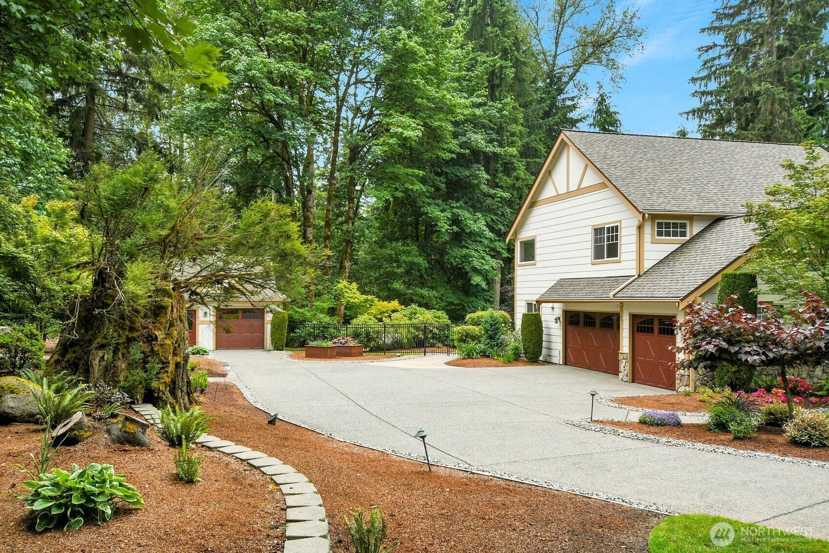 Carnation, Washington, 98014, United States, 4 Bedrooms Bedrooms, ,3 BathroomsBathrooms,Residential,For Sale,1875013