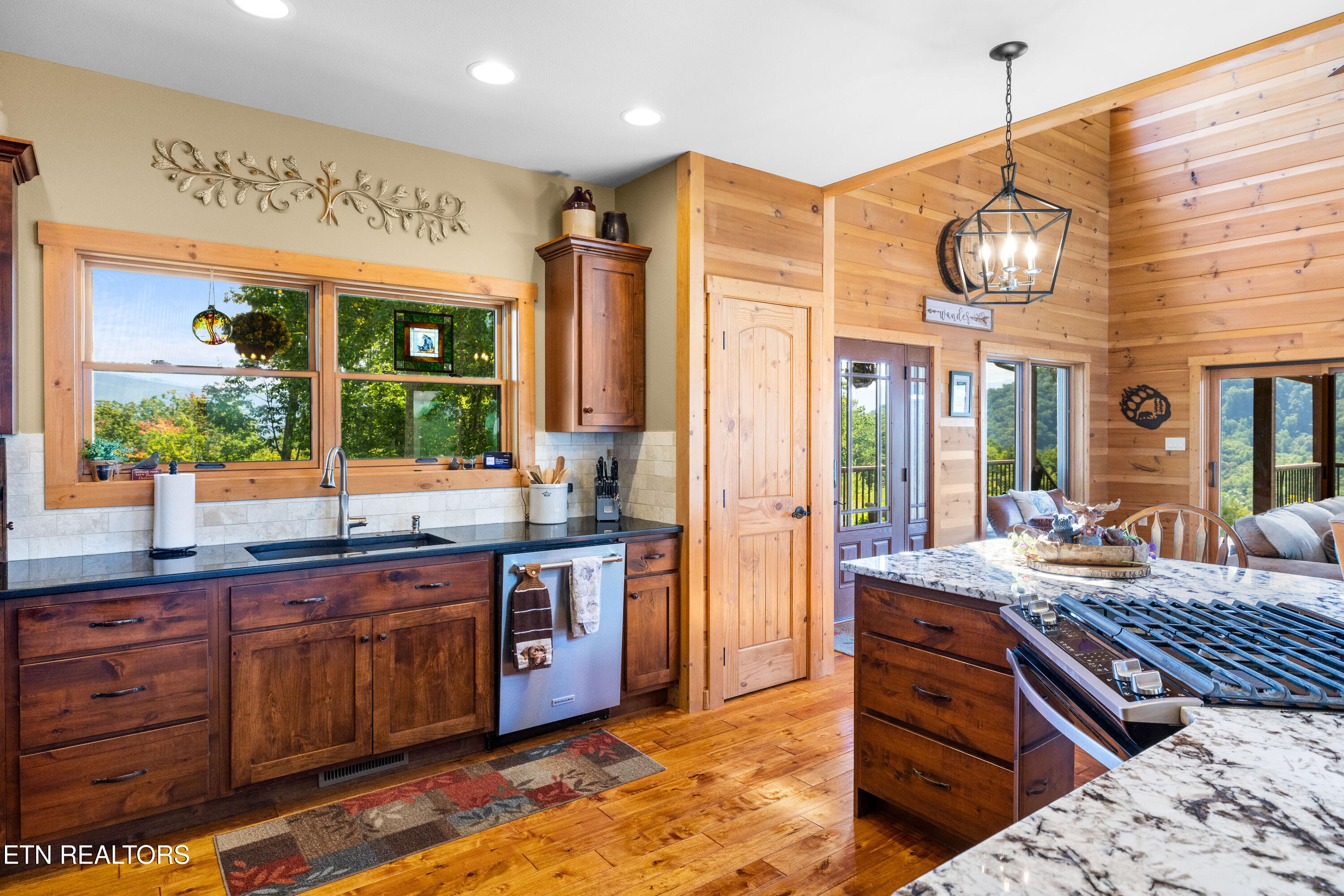 Sevierville, Tennessee, 37862, United States, 3 Bedrooms Bedrooms, ,3 BathroomsBathrooms,Residential,For Sale,1979377