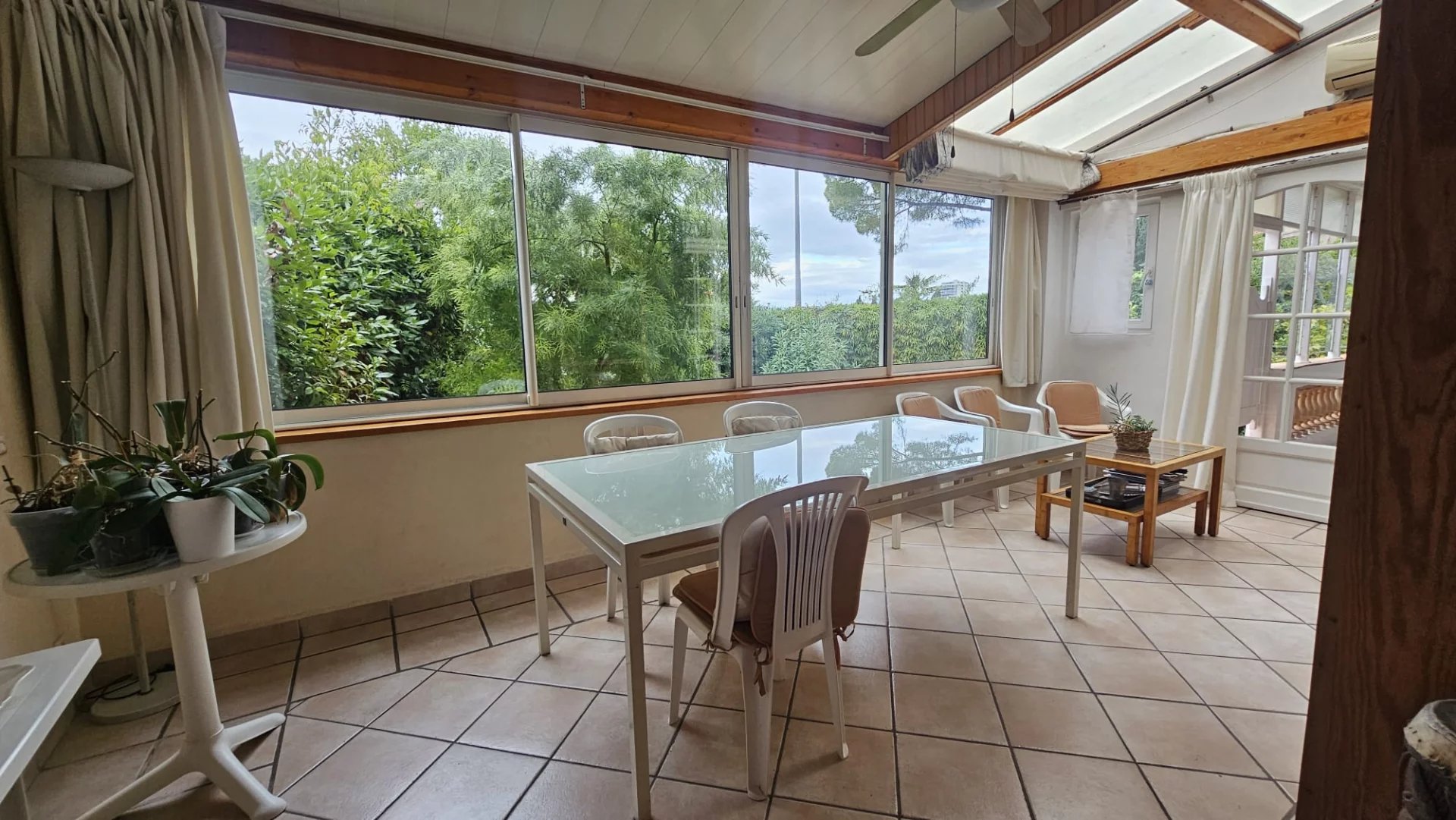 Cannes, Provence-Alpes-Côte d’Azur, 06400, FR, 2 Bedrooms Bedrooms, ,Residential,For Sale,1994438