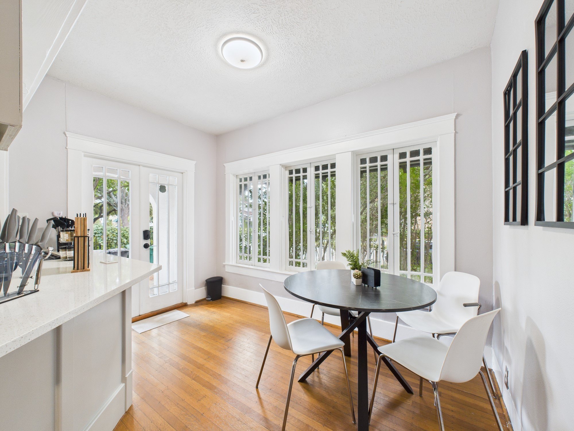 Houston, Texas, 77006, United States, 3 Bedrooms Bedrooms, ,1 BathroomBathrooms,Residential,For Sale,1982150