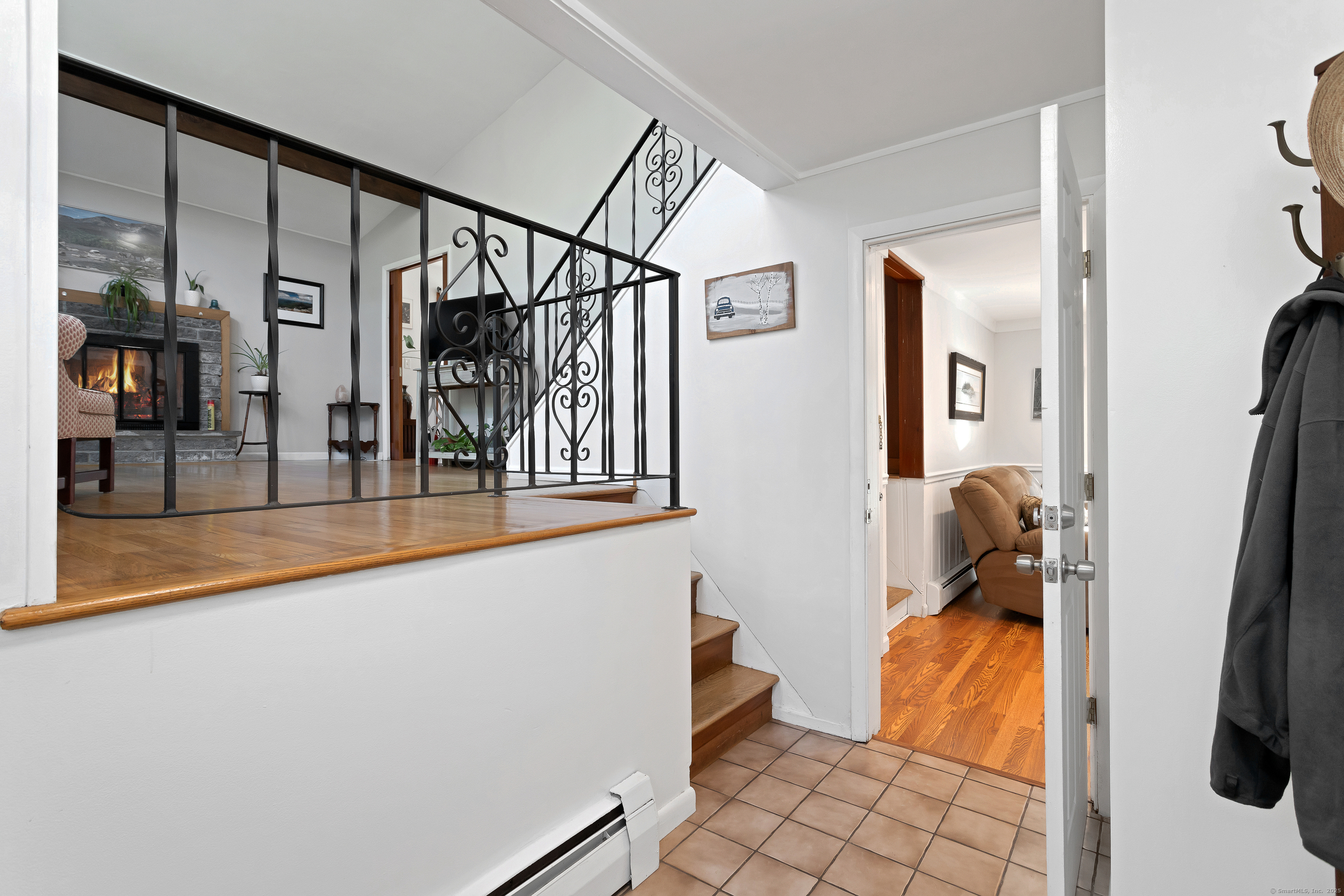 Brookfield, Connecticut, 06804, United States, 3 Bedrooms Bedrooms, ,2 BathroomsBathrooms,Residential,For Sale,1934306